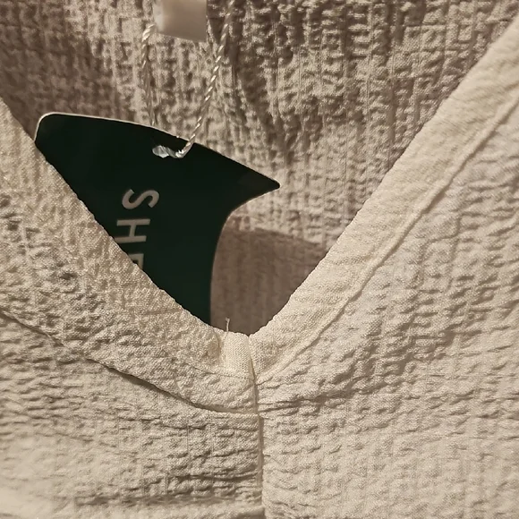 SHEIN NWT Women's Cream Ruched Crop Blouse Short Sleeve Size XSmall - Picture 4 of 7